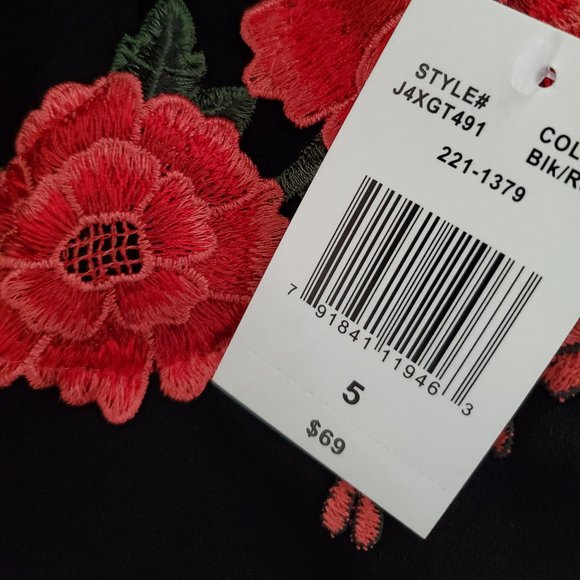 Black with Red Roses short Jumpier - Picture 10 of 12